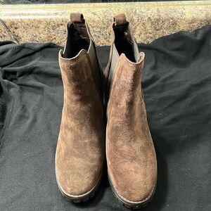 Short booties size 9 women’s brown